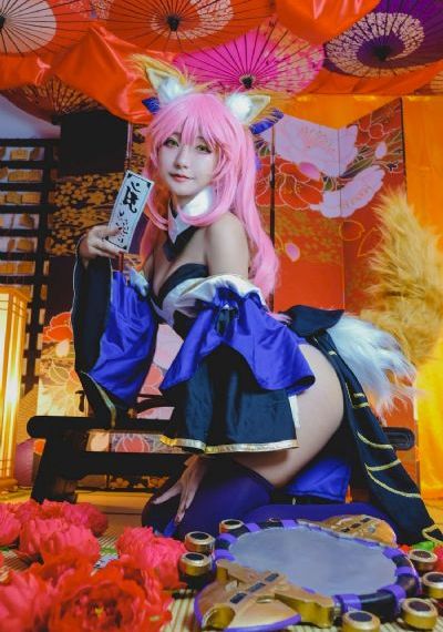 欧美红衣模特写真集_1080P高清在线观看